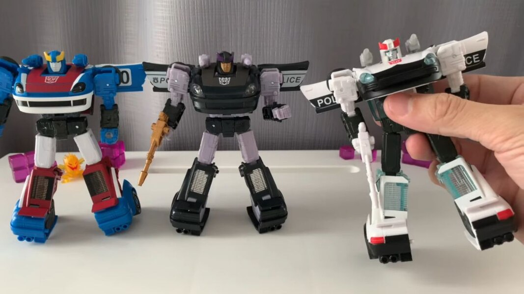 Transformers Generations Selects Earthrise Barricade  (11 of 19)